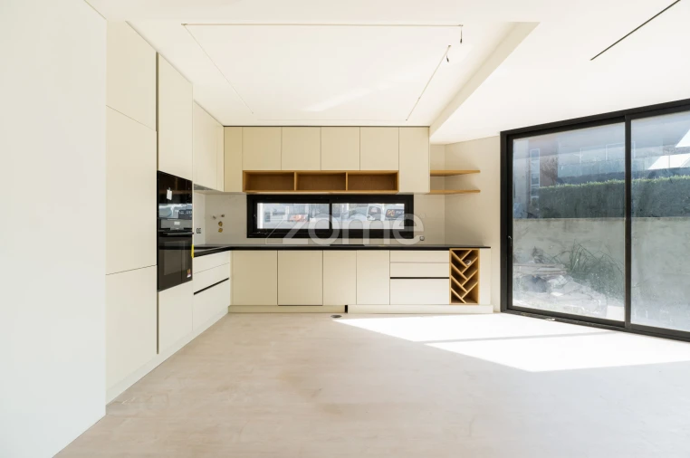 Moradia T5 para Venda em Madalena Foto 1