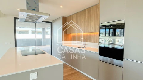 Apartamento T4 para Venda em Algés, Linda-A-Velha e Cruz Quebrada-Dafundo