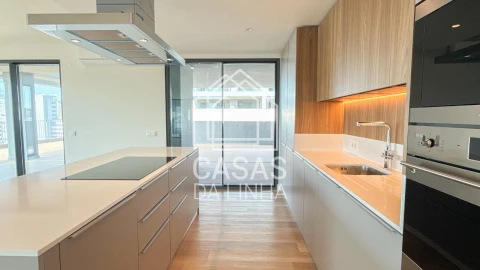 Apartamento T4 para Venda em Algés, Linda-A-Velha e Cruz Quebrada-Dafundo