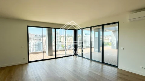 Apartamento T4 para Venda em Algés, Linda-A-Velha e Cruz Quebrada-Dafundo
