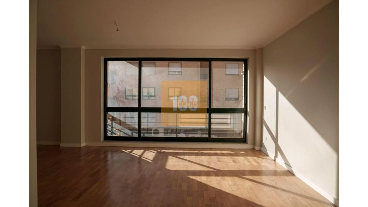 Apartamento T4 para Venda em Ramalde Foto 2