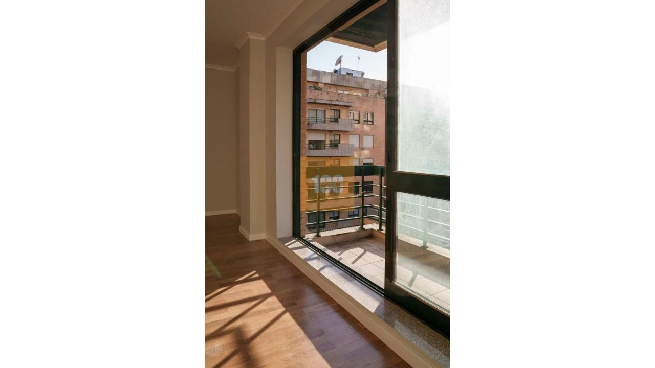 Apartamento T4 para Venda em Ramalde Foto 4