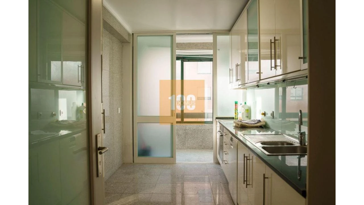 Apartamento T4 para Venda em Ramalde Foto 8