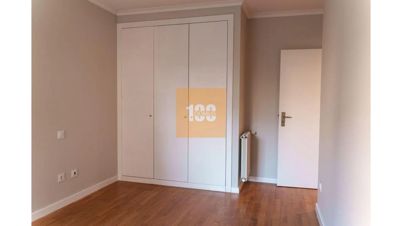 Apartamento T4 para Venda em Ramalde Foto 19