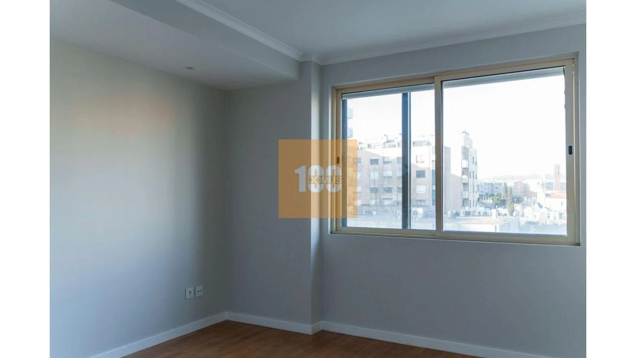 Apartamento T4 para Venda em Ramalde Foto 23