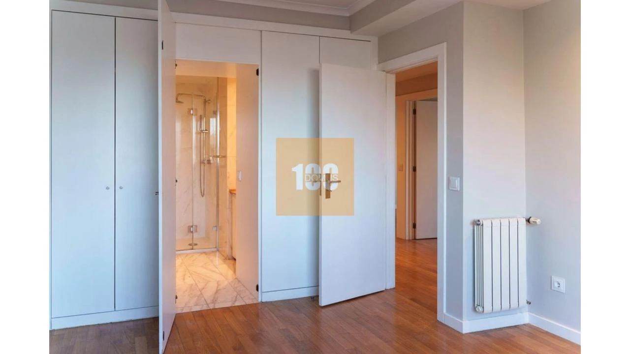 Apartamento T4 para Venda em Ramalde Foto 24