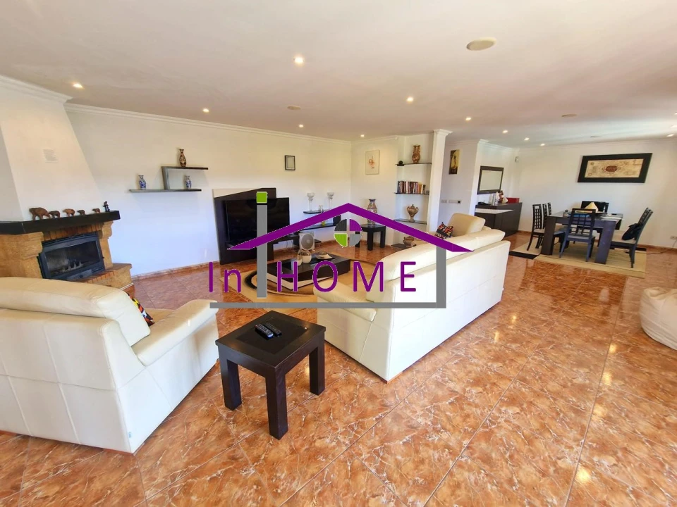 Moradia T5 para Venda em Salir Foto 6