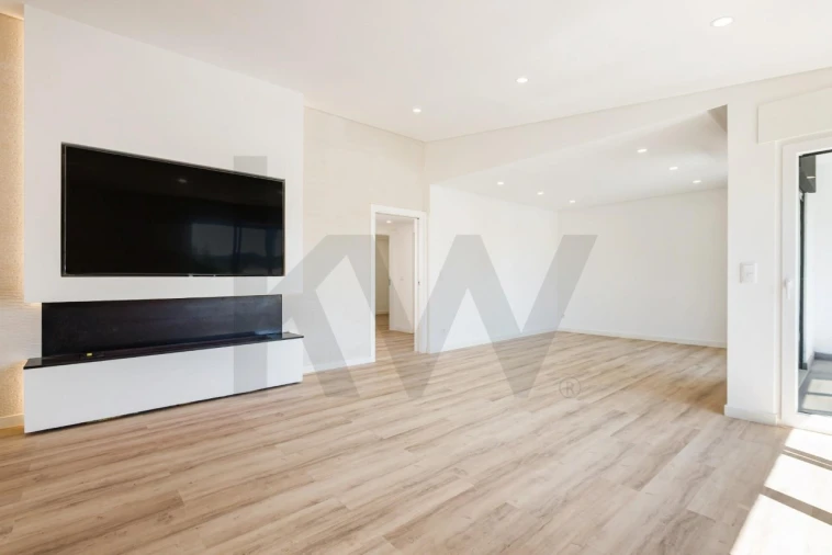 Moradia T4 para Venda em Alfragide Foto 6