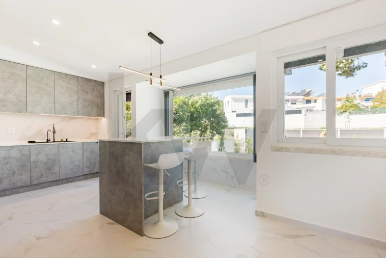 Moradia T4 para Venda em Alfragide Foto 8