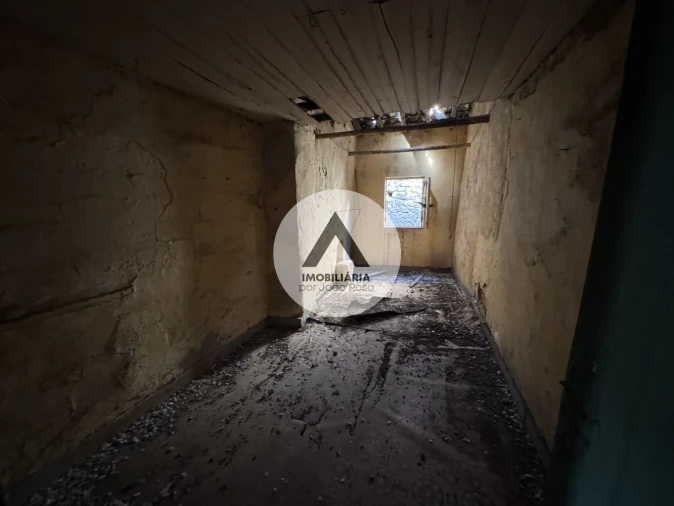 Moradia T4 para Venda em Alcains Foto 4