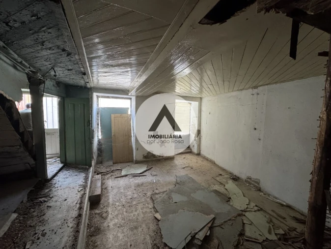 Moradia T4 para Venda em Alcains Foto 3