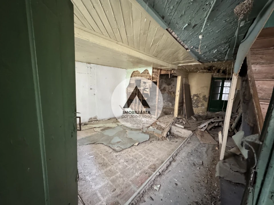 Moradia T4 para Venda em Alcains Foto 2