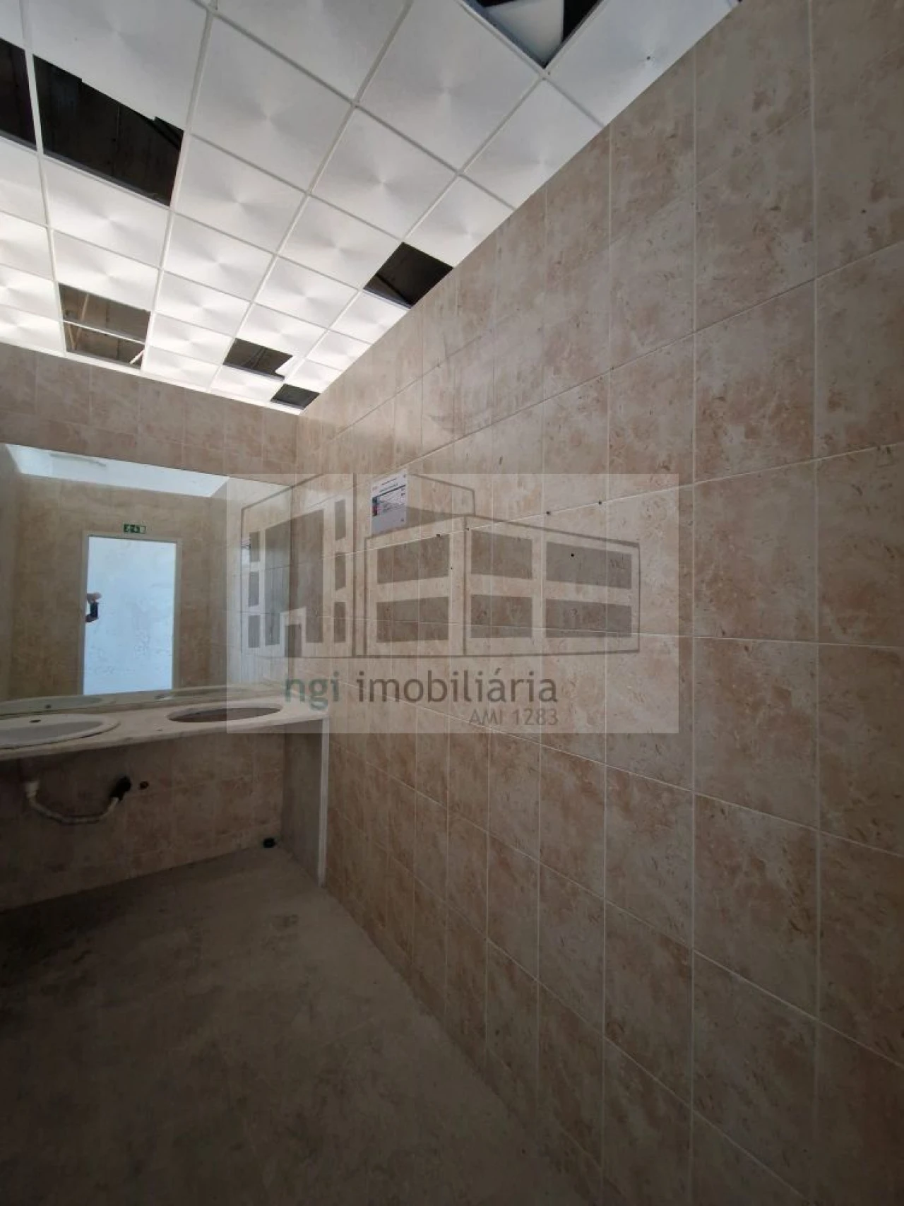 Loja para Venda em Setubal (São Sebastião) Foto 13