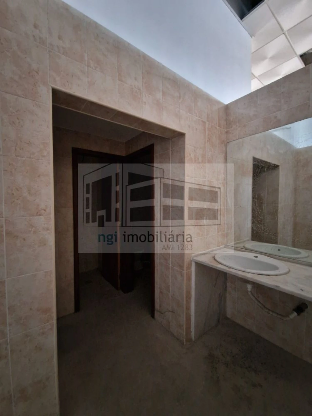 Loja para Venda em Setubal (São Sebastião) Foto 6