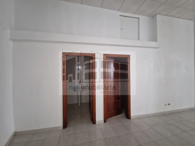 Loja para Venda em Setubal (São Sebastião) Foto 3