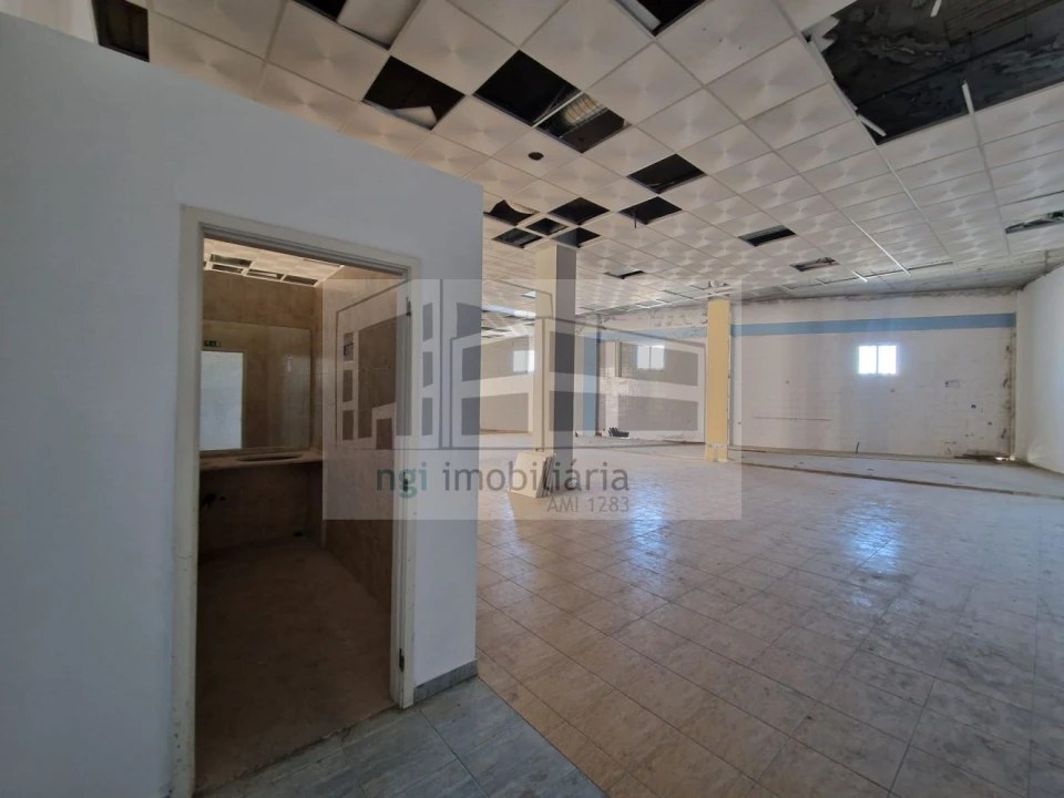 Loja para Venda em Setubal (São Sebastião) Foto 2