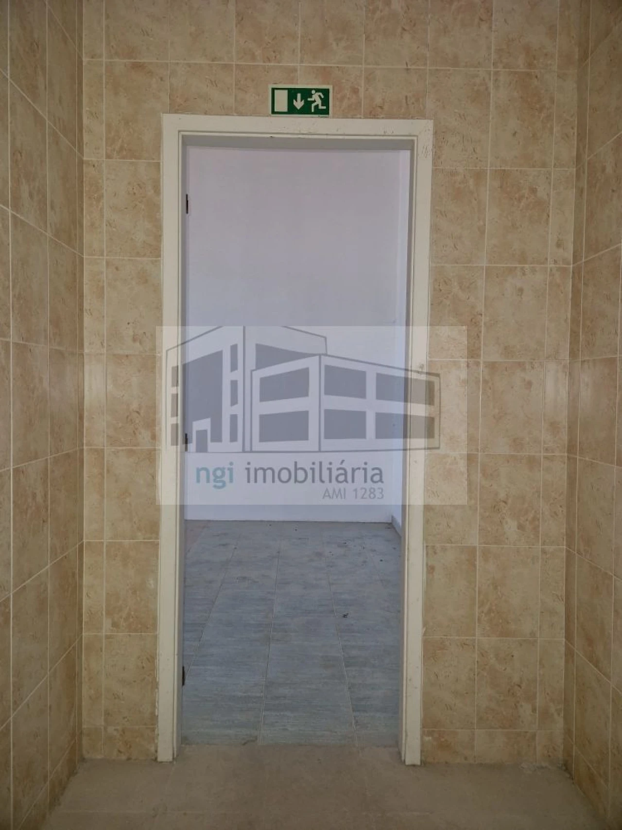 Loja para Venda em Setubal (São Sebastião) Foto 9