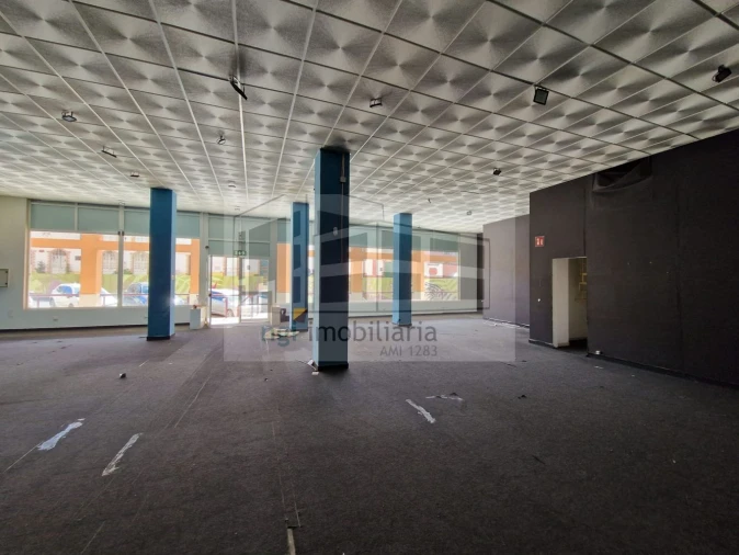 Loja para Venda em Setubal (São Sebastião)