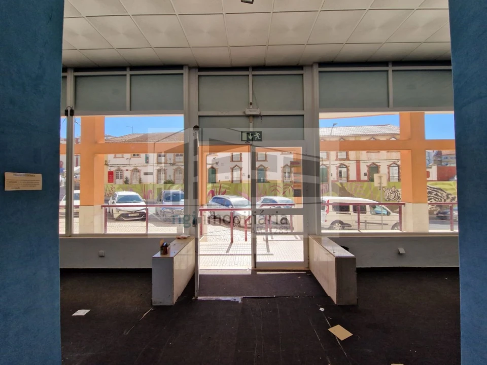Loja para Venda em Setubal (São Sebastião) Foto 17