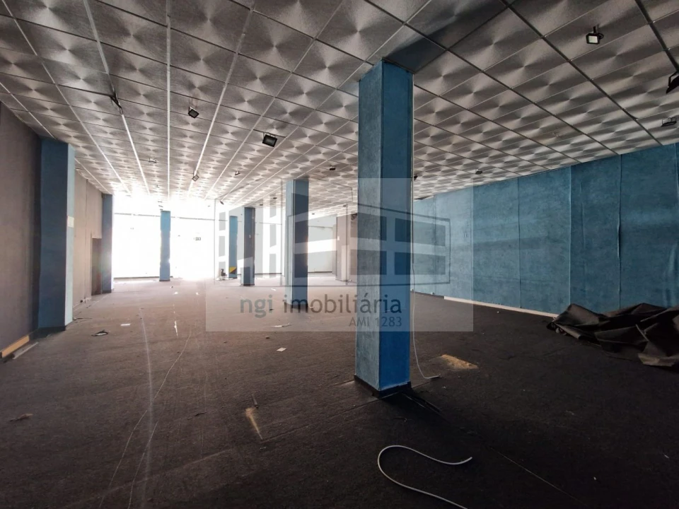 Loja para Venda em Setubal (São Sebastião) Foto 2