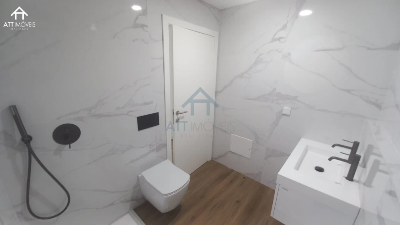 Apartamento T2 para Venda em São Martinho Foto 5