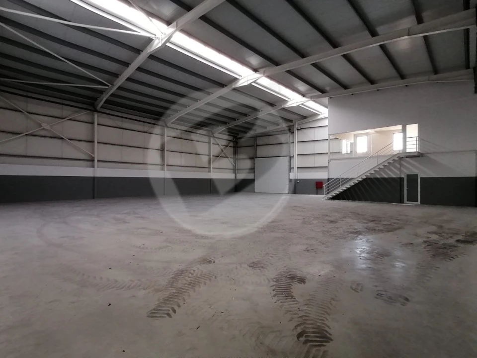 Armazém para Venda em Aver-O-Mar, Amorim e Terroso Foto 2