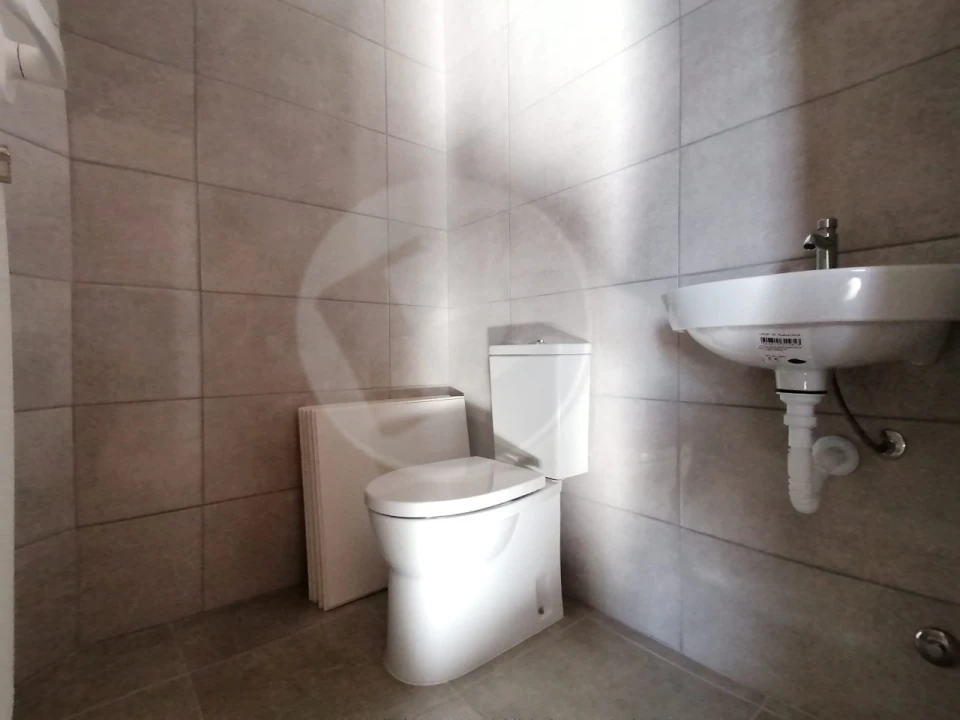 Armazém para Venda em Aver-O-Mar, Amorim e Terroso Foto 4