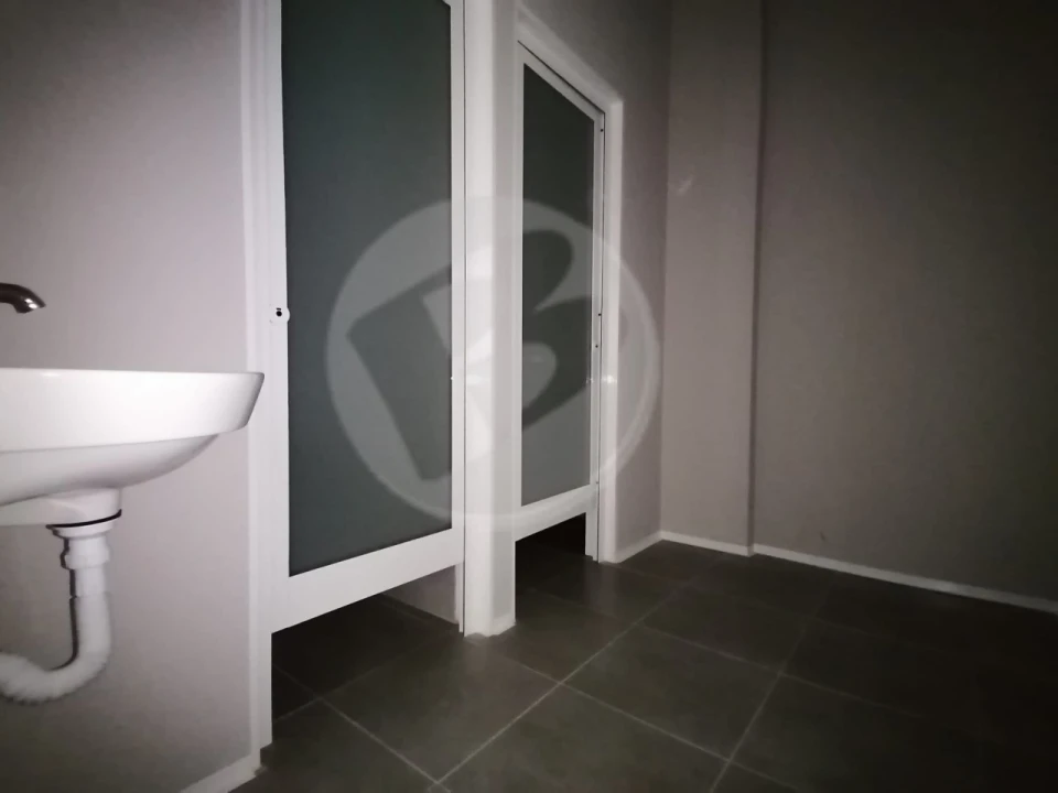 Armazém para Venda em Aver-O-Mar, Amorim e Terroso Foto 12