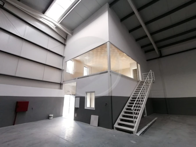 Armazém para Venda em Aver-O-Mar, Amorim e Terroso Foto 3