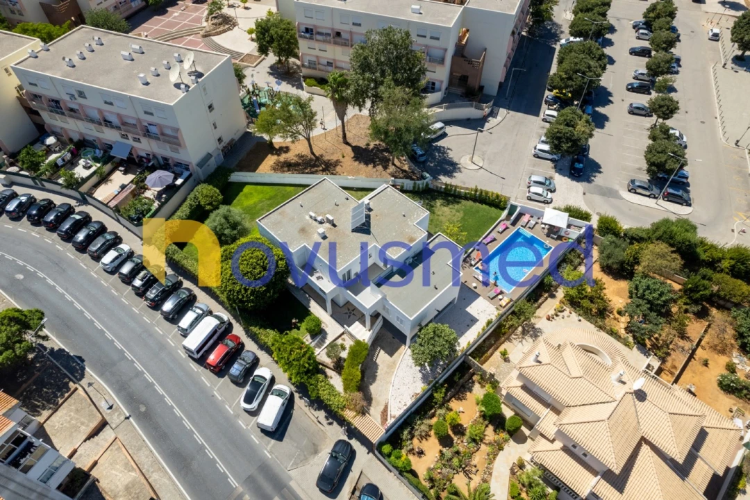Moradia T7 para Venda em Albufeira e Olhos de Água Foto 8