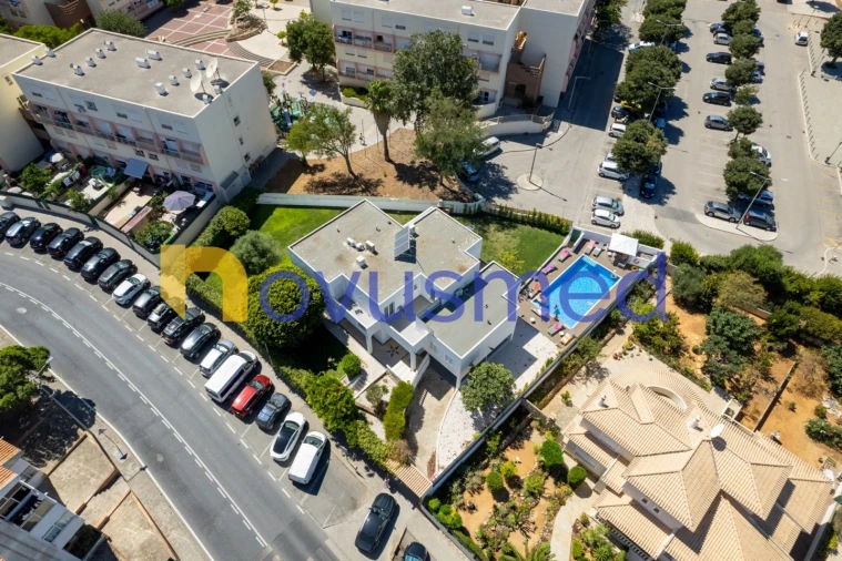 Moradia T7 para Venda em Albufeira e Olhos de Água Foto 8