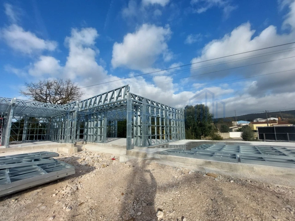 Moradia T3 para Venda em Turquel Foto 11