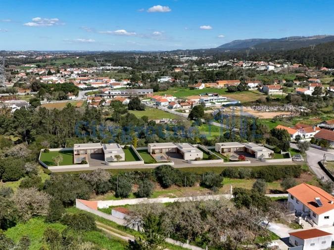 Moradia T3 para Venda em Turquel Foto 10