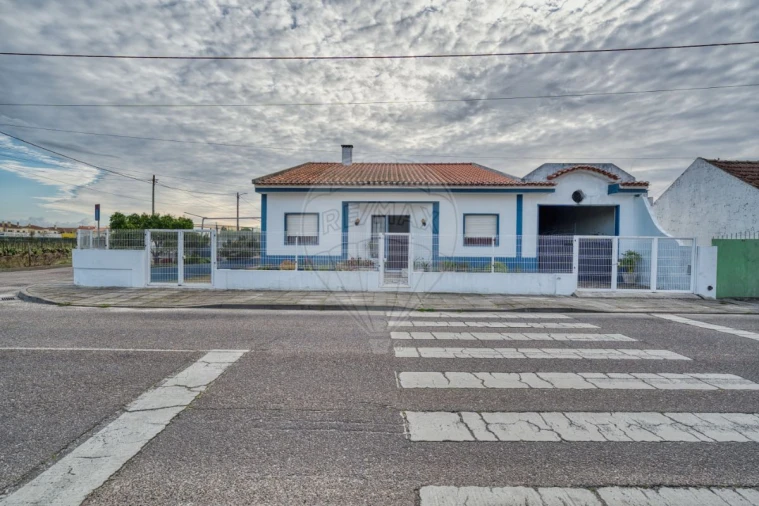 Moradia T5 para Venda em Fazendas de Almeirim Foto 3