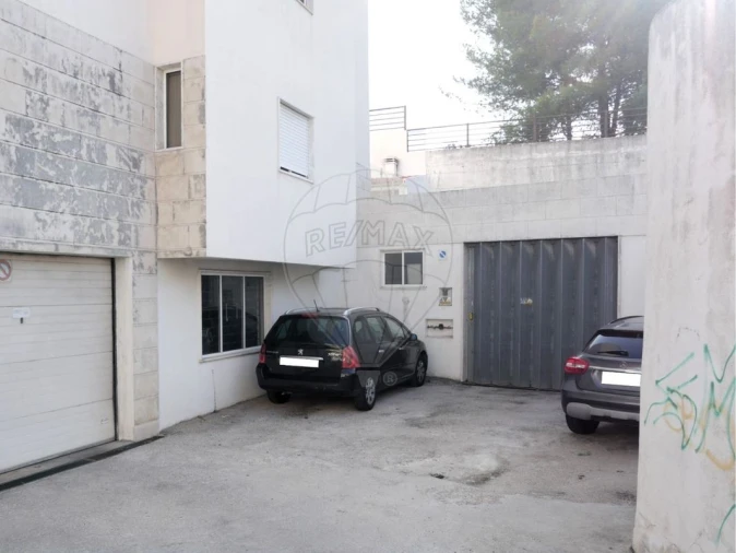 Garagem para Venda em Alverca do Ribatejo e Sobralinho Foto 2