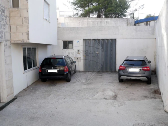 Garagem para Venda em Alverca do Ribatejo e Sobralinho Foto 1