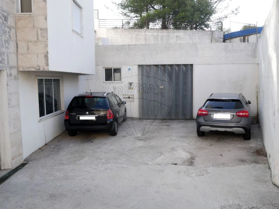 Garagem para Venda em Alverca do Ribatejo e Sobralinho Foto 1