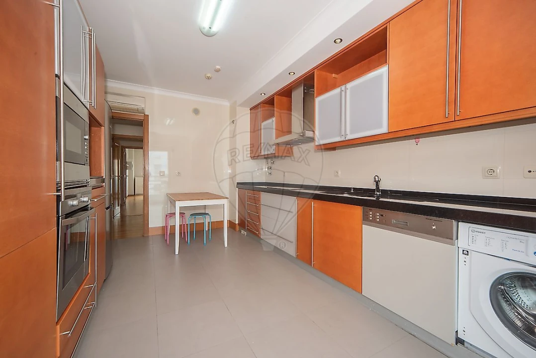 Apartamento T3 para Arrendamento em Alfragide Foto 12