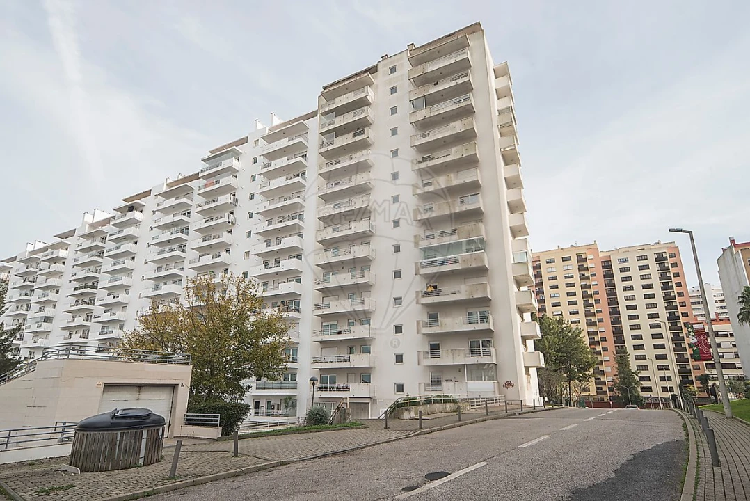 Apartamento T3 para Arrendamento em Alfragide Foto 42