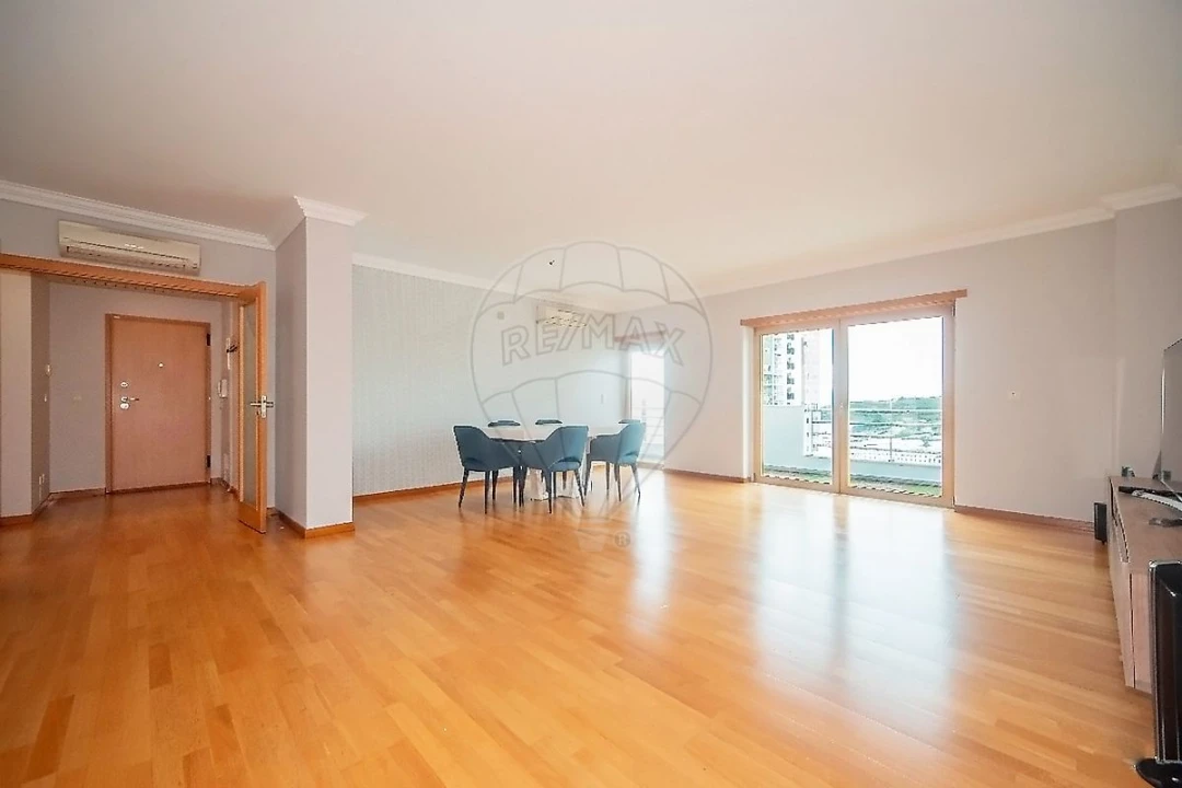 Apartamento T3 para Arrendamento em Alfragide Foto 1