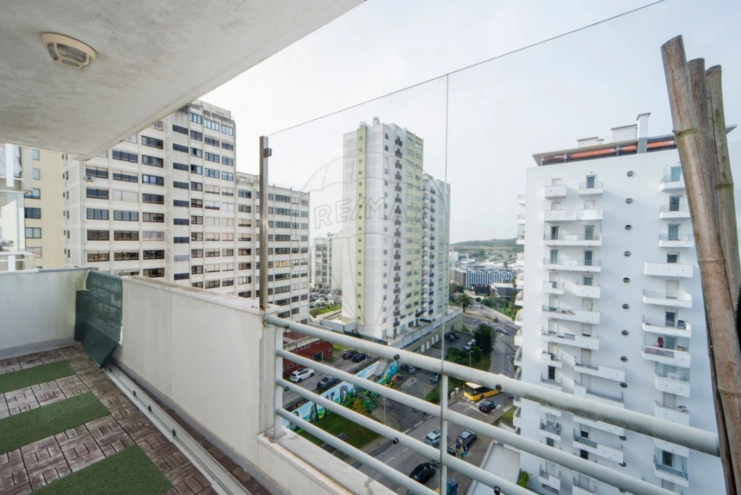 Apartamento T3 para Arrendamento em Alfragide Foto 5