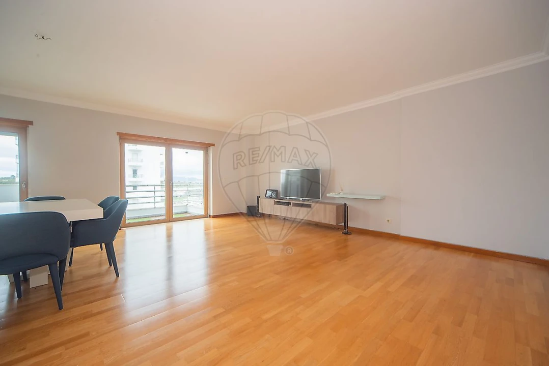 Apartamento T3 para Arrendamento em Alfragide Foto 4