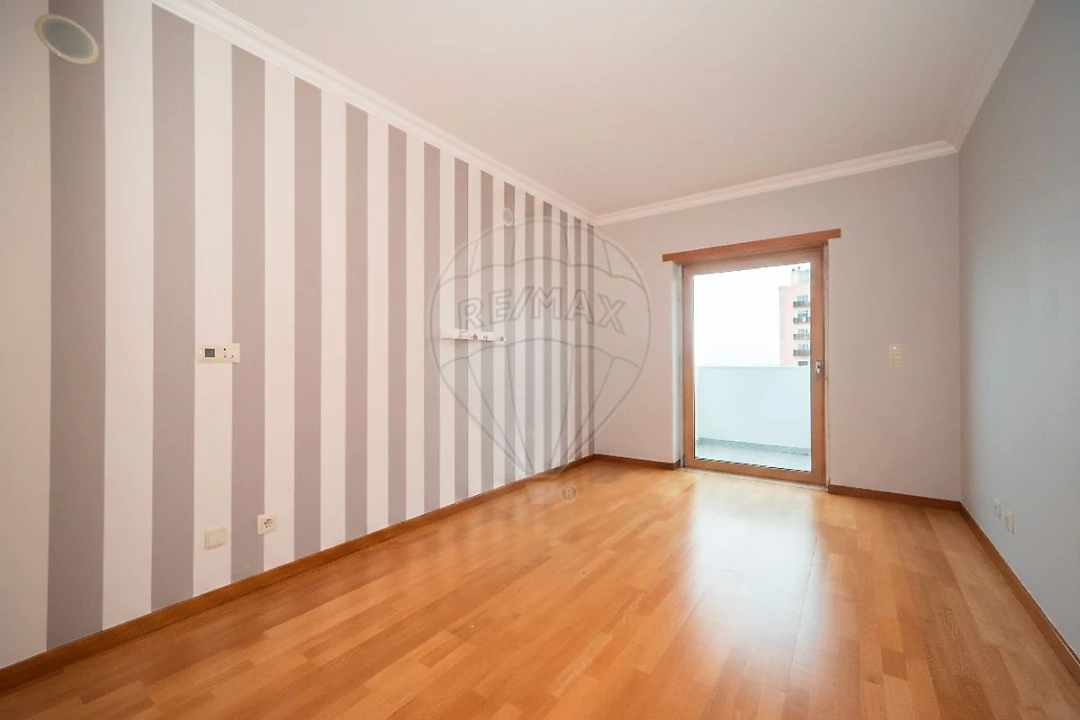 Apartamento T3 para Arrendamento em Alfragide Foto 21