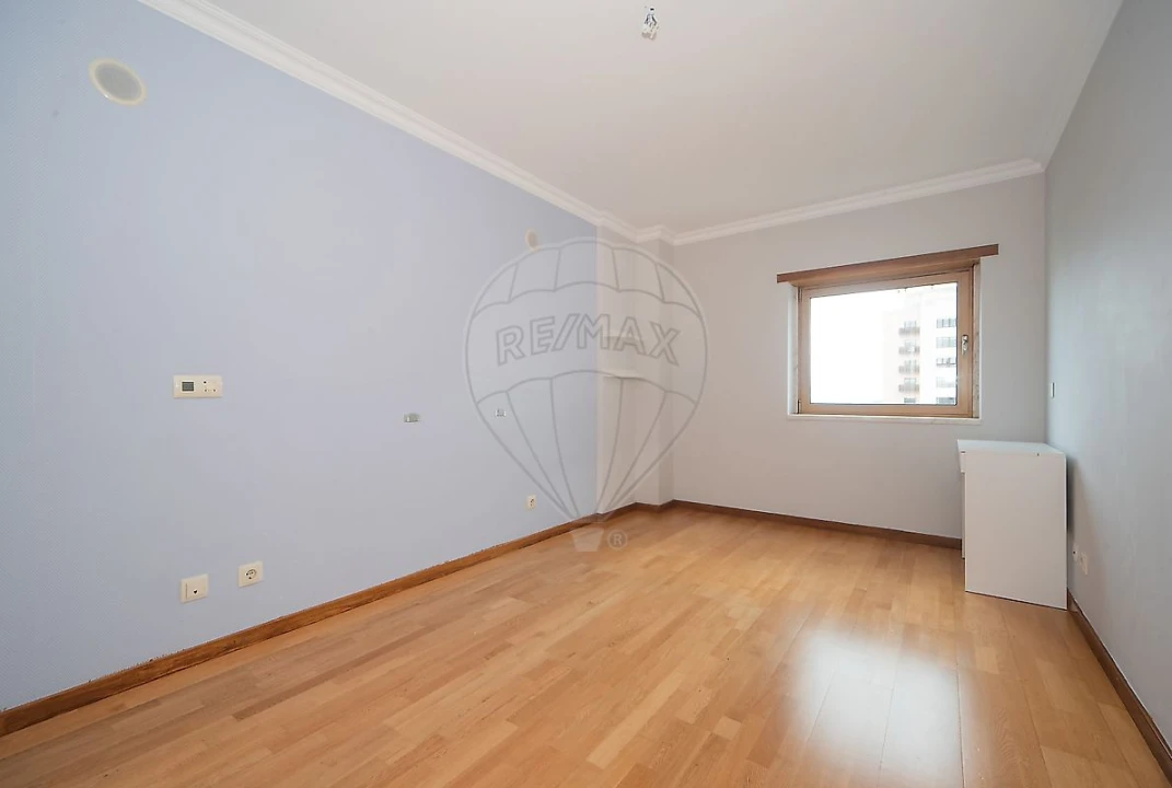 Apartamento T3 para Arrendamento em Alfragide Foto 31