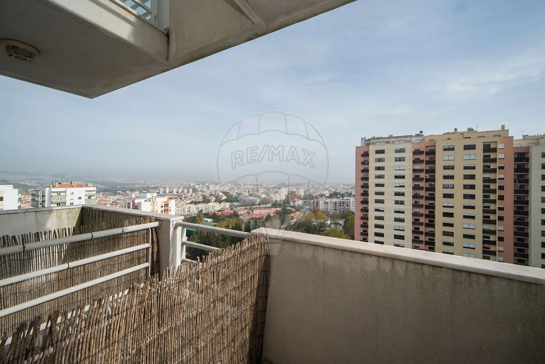 Apartamento T3 para Arrendamento em Alfragide Foto 14
