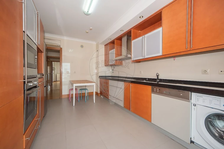 Apartamento T3 para Arrendamento em Alfragide Foto 12