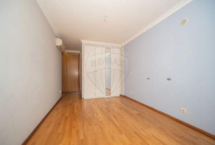 Apartamento T3 para Arrendamento em Alfragide Foto 32