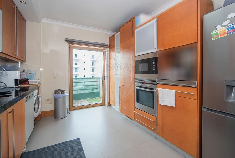 Apartamento T3 para Arrendamento em Alfragide Foto 24