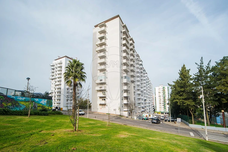 Apartamento T3 para Arrendamento em Alfragide Foto 36