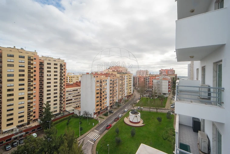 Apartamento T3 para Arrendamento em Alfragide Foto 25